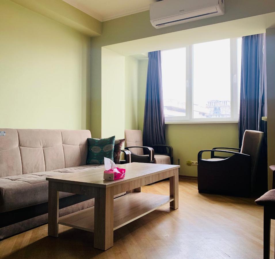 Cozy Apartment Near Republic Square เยเรวาน ภายนอก รูปภาพ